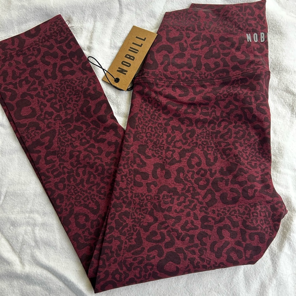 NOBULL High-Rise Plush Heather 21” Tight
Color: Wine Leopard